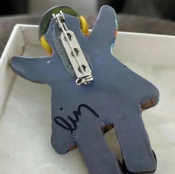Artisan‎ Made Polymer Clay Figure With Multicolored Detail Brooch Pin - Picture 2 of 4